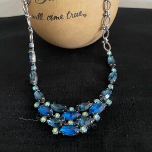 EXQUISITE Necklace Excellent Condition, Vintage 1960